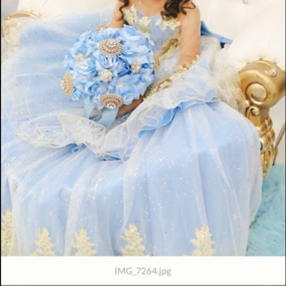 my daughter used it for Mini Quinceañera use it for pictures,dance for 1 hour